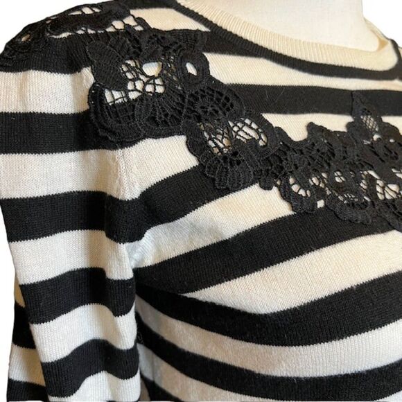 Vince Camuto Sweater with Lace Applique Black White Striped Size Small - Picture 3 of 11
